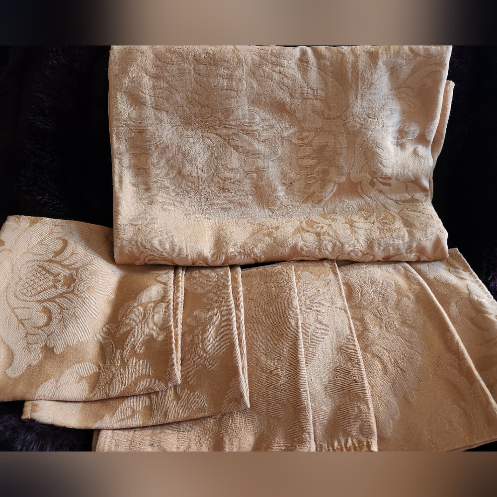 Beautiful 😍  gold Christmas or Holiday tablecloth with napkins